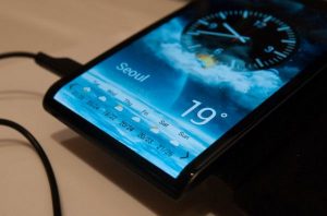Why You Should Consider a Curved AMOLED Screen On Your Next Android