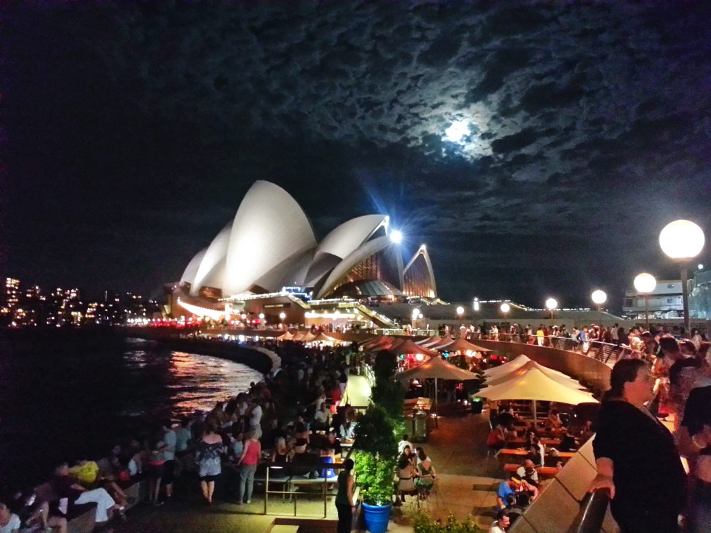 android-camera-sydney-opera-house-night