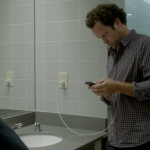 Samsung Once Again Makes Fun of iPhone Users With New “Wall Huggers” Commercial