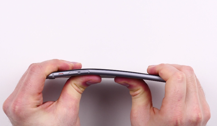 Apple Users Uncover Hidden “Bend” Feature in iPhone 6 Plus
