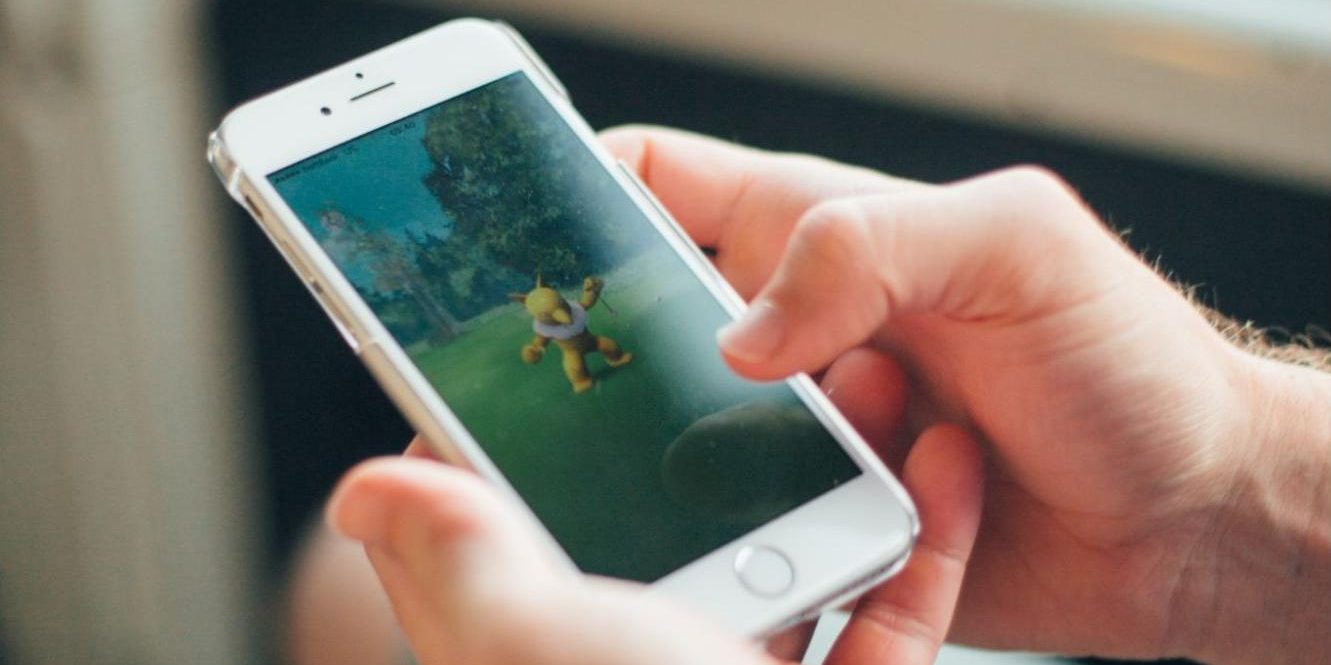 Imagen de portada: Pokémon Go jugado en un vehículo