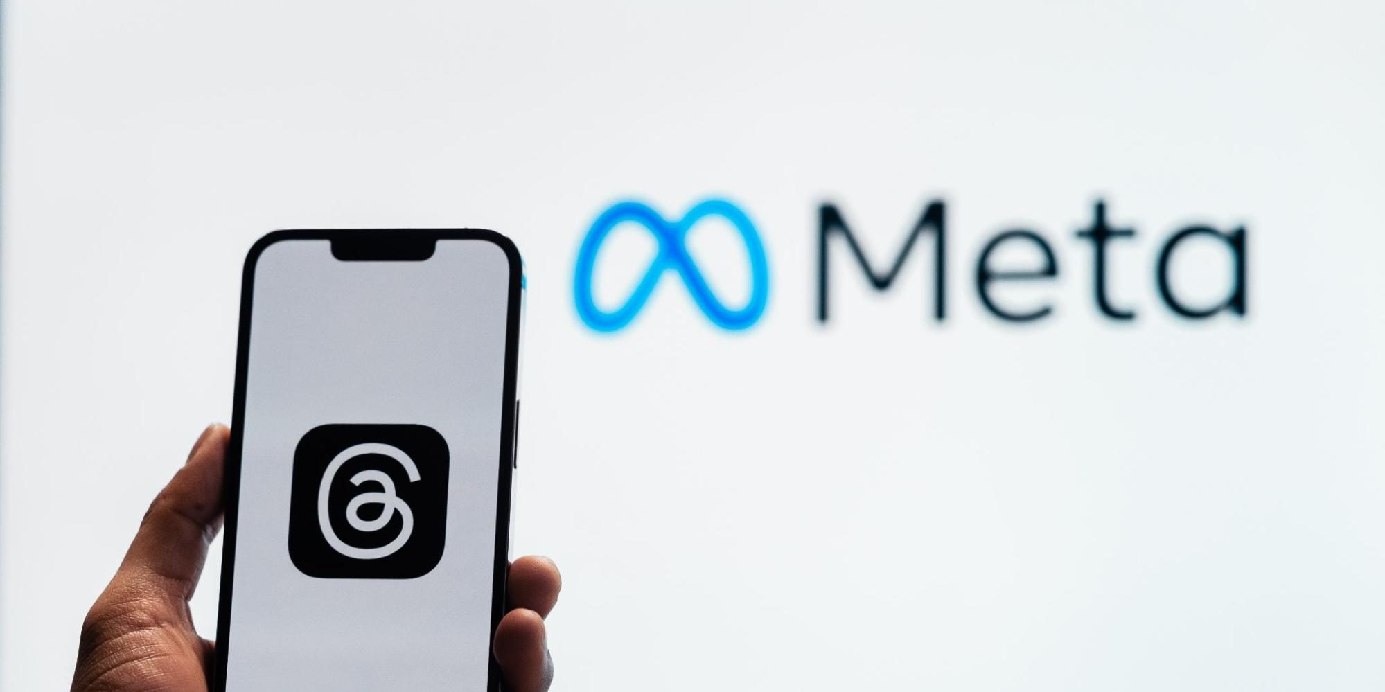 Ein Mobiltelefon mit Meta-Logo